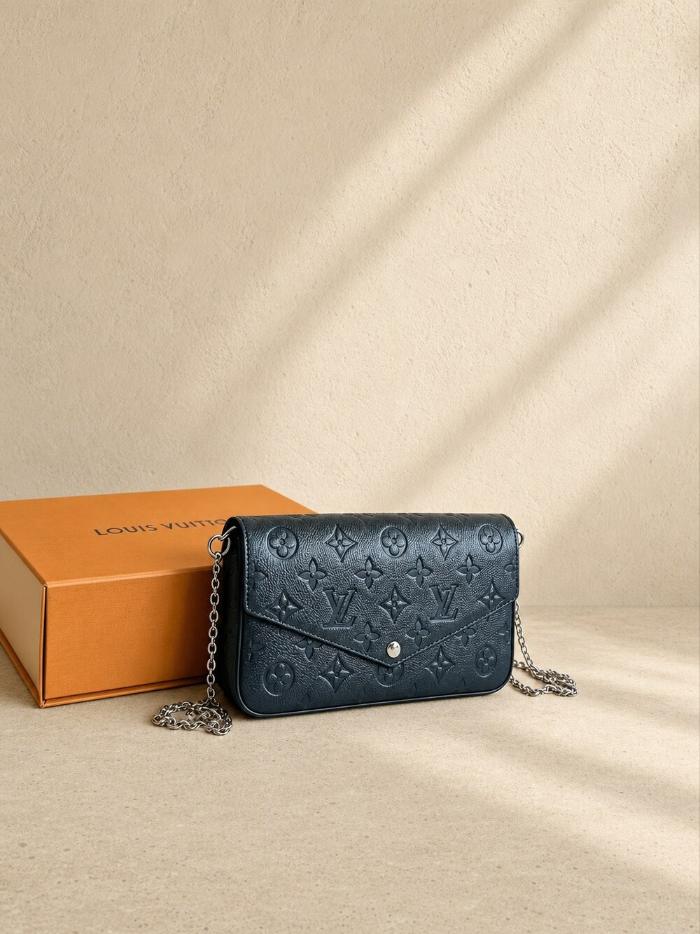 M64078 Black Empreinte Chain Wallet | Pochette Félicie